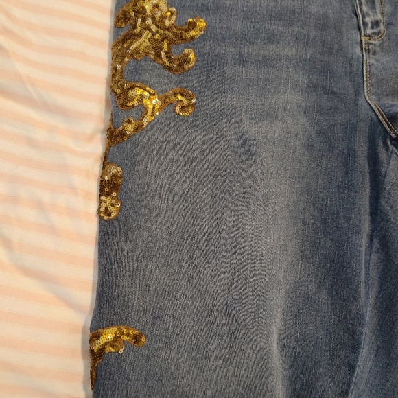 Chicos sz 3 jeans, embellishes are gold sequins on front and back. EC. JEGGING. - Picture 7 of 14